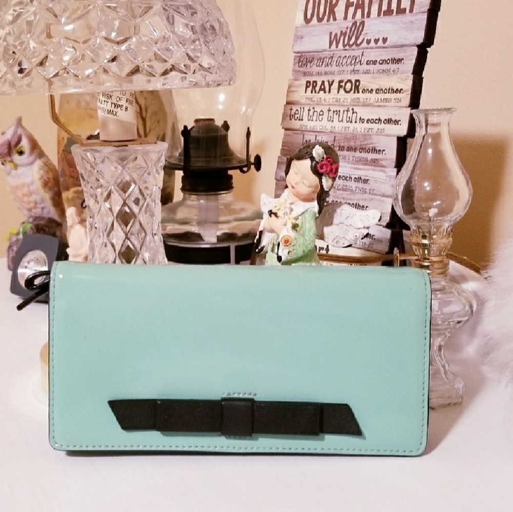 ๐ SOLD ๐Auth Kate Spade Wallet - Picture 1 of 6
